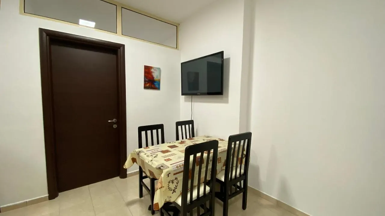 Anna'S Apartament Lushnje 0*,